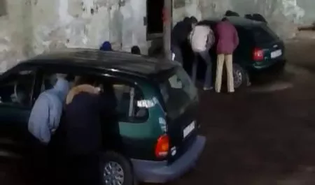 دسته ای از مردان از هر انجمنسکسی کیر تو کس طرف اسپرم زنان را می ریزند