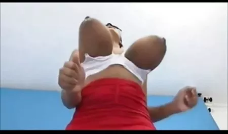 2 پسر و 4 دختر یک مسابقه جنسی بازی می عكس كس سكسي کنند