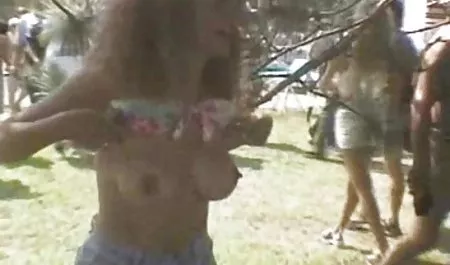 جادا استیونز و جسی راجرز در عكس كوس وكون یک صحنه مقعد مشترک
