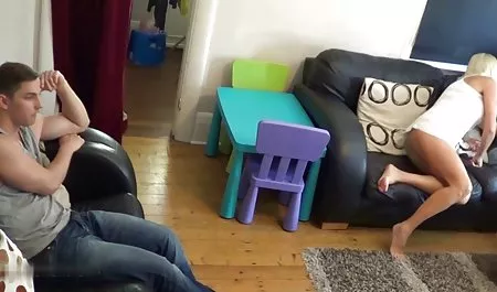 Reona Fujisaki از انجمن کیر در کس blowjob در حمام